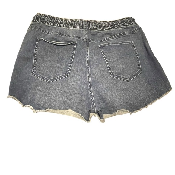 Guess Denim Blue Women's Shorts Size: XL - Picture 2 of 8